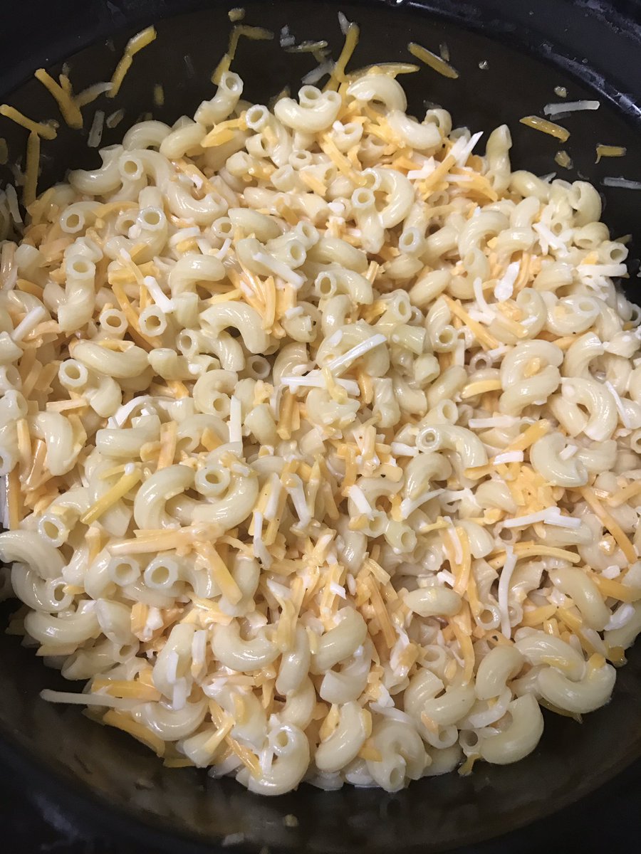 this coworkers horrifying mac n cheese is causing twitter to clutch its pearls in dismay 21 This coworkers horrifying mac n cheese is causing Twitter to clutch its pearls in dismay